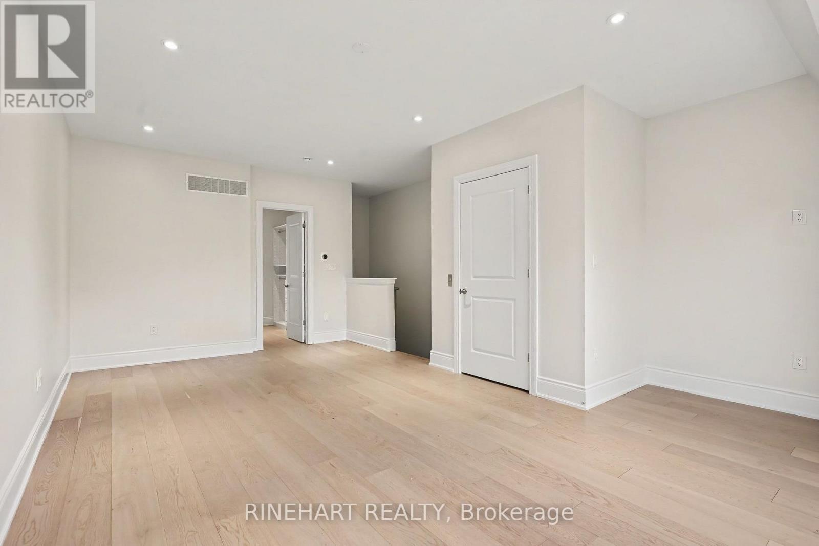2082 Queensborough Gate, Mississauga, Ontario  L5M 0X9 - Photo 14 - W13827228