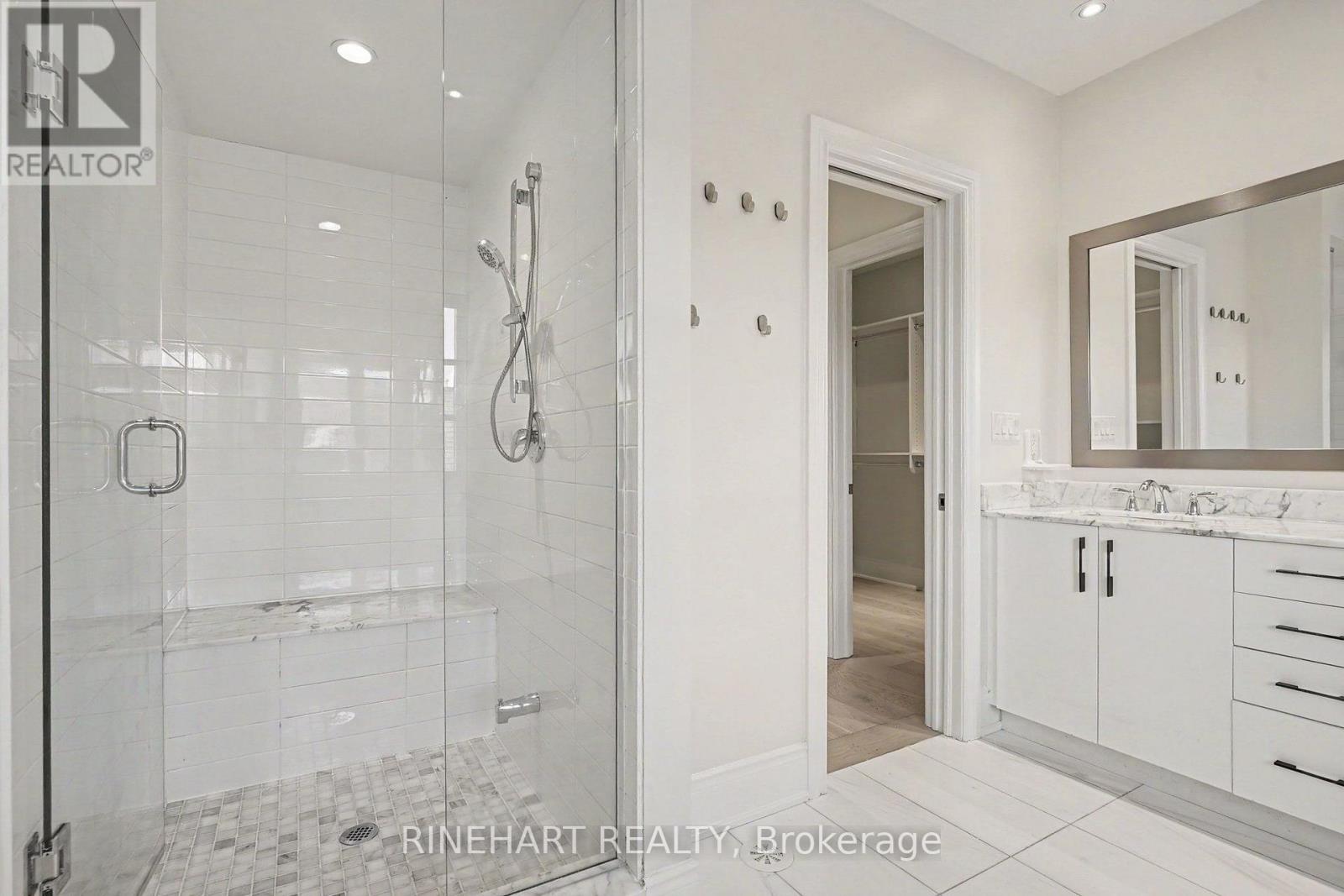 2082 Queensborough Gate, Mississauga, Ontario  L5M 0X9 - Photo 17 - W13827228