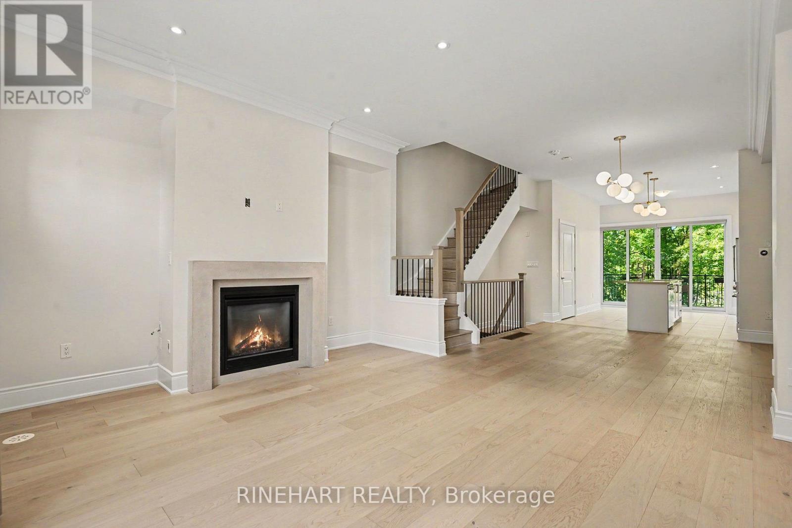 2082 Queensborough Gate, Mississauga, Ontario  L5M 0X9 - Photo 5 - W13827228