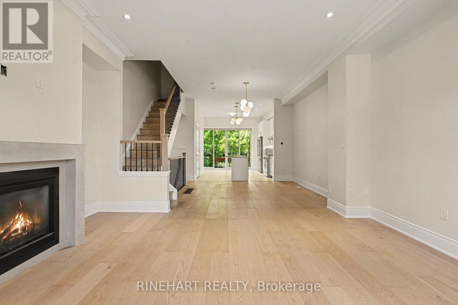 2082 Queensborough Gate, Mississauga, Ontario  L5M 0X9 - Photo 6 - W13827228