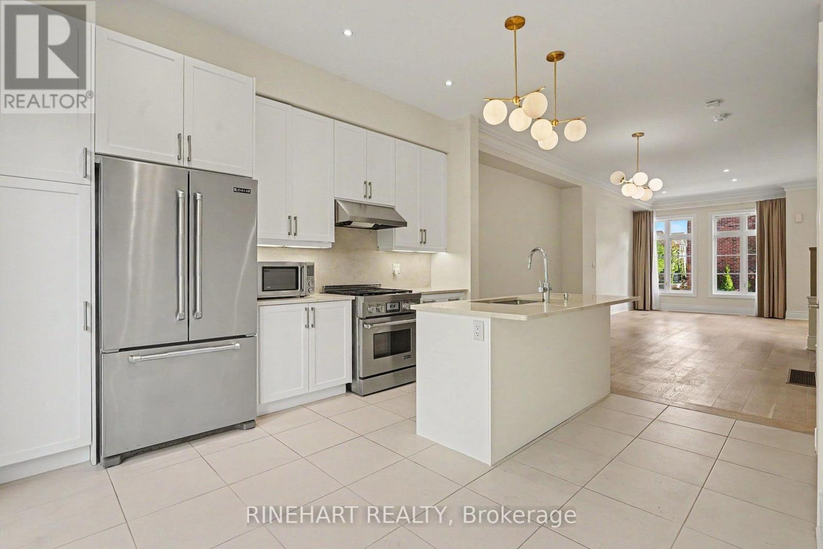 2082 Queensborough Gate, Mississauga, Ontario  L5M 0X9 - Photo 8 - W13827228