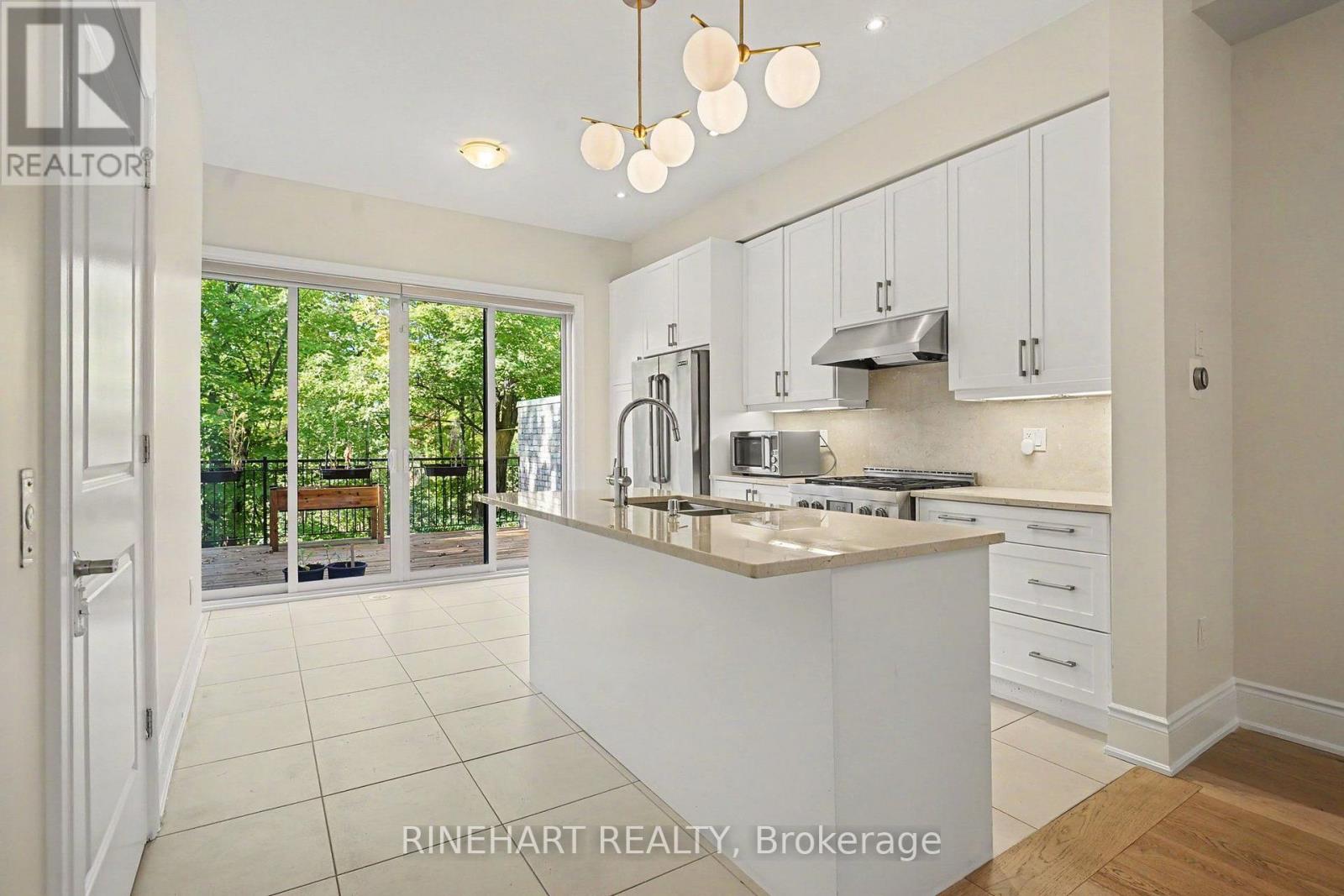 2082 Queensborough Gate, Mississauga, Ontario  L5M 0X9 - Photo 9 - W13827228
