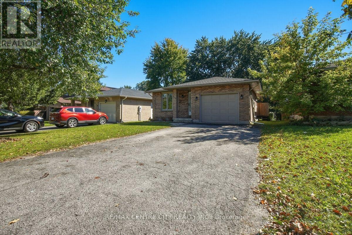 215 Walmer Grove, London North, Ontario  N6G 4G8 - Photo 3 - X13827330