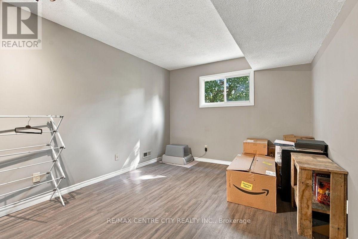 215 Walmer Grove, London North, Ontario  N6G 4G8 - Photo 31 - X13827330