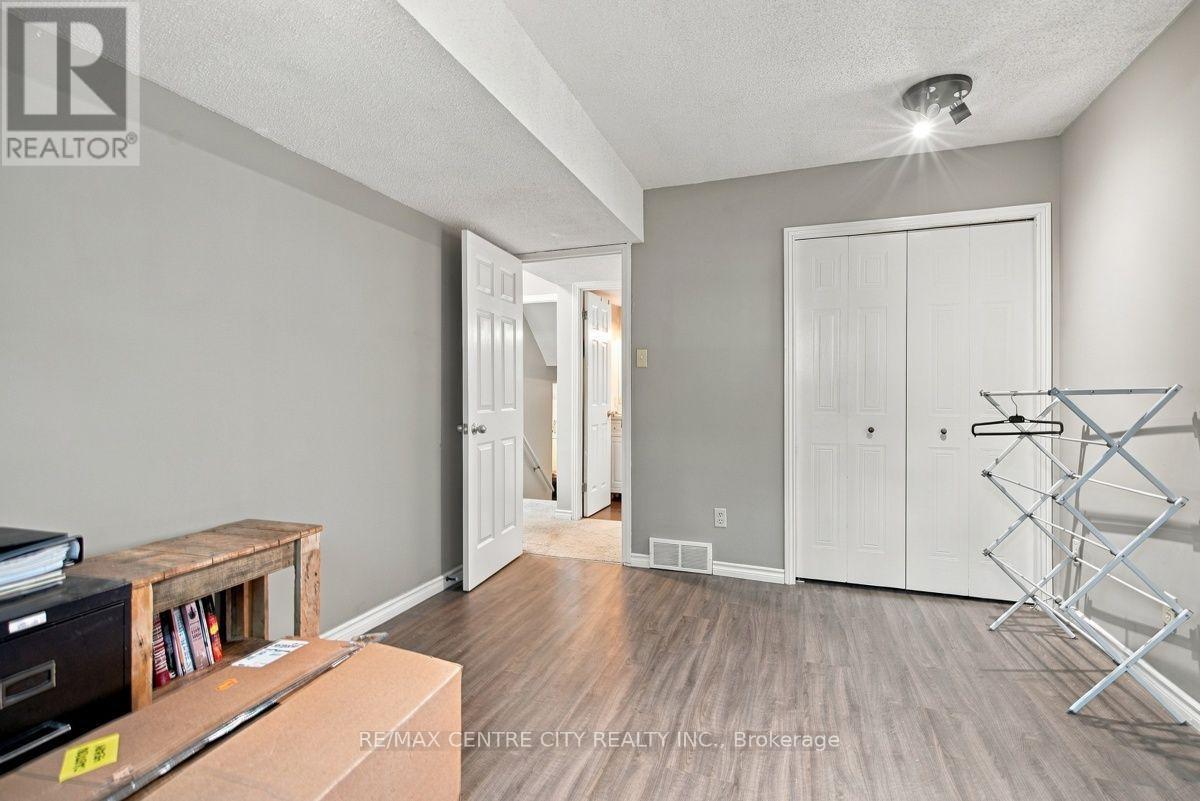215 Walmer Grove, London North, Ontario  N6G 4G8 - Photo 32 - X13827330