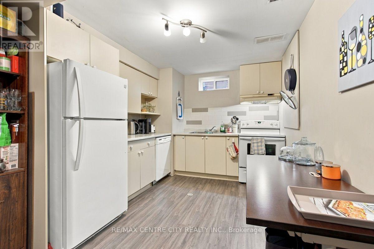 215 Walmer Grove, London North, Ontario  N6G 4G8 - Photo 36 - X13827330