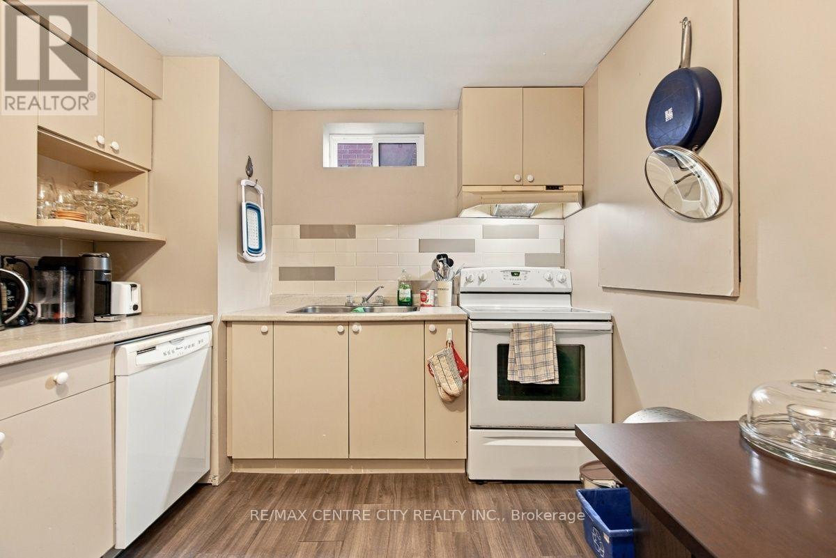 215 Walmer Grove, London North, Ontario  N6G 4G8 - Photo 37 - X13827330