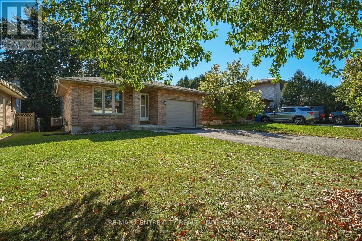 215 Walmer Grove, London North, Ontario  N6G 4G8 - Photo 4 - X13827330