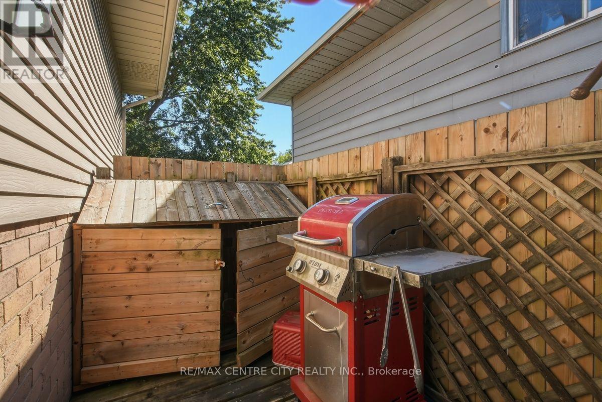 215 Walmer Grove, London North, Ontario  N6G 4G8 - Photo 41 - X13827330
