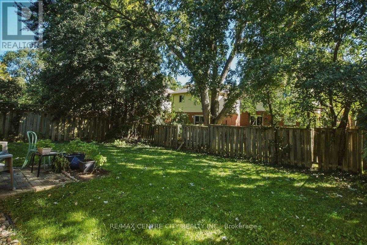 215 Walmer Grove, London North, Ontario  N6G 4G8 - Photo 43 - X13827330
