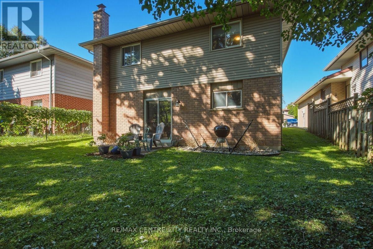 215 Walmer Grove, London North, Ontario  N6G 4G8 - Photo 45 - X13827330