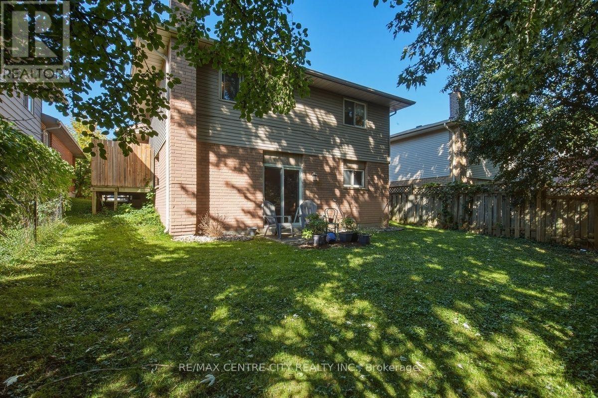 215 Walmer Grove, London North, Ontario  N6G 4G8 - Photo 46 - X13827330