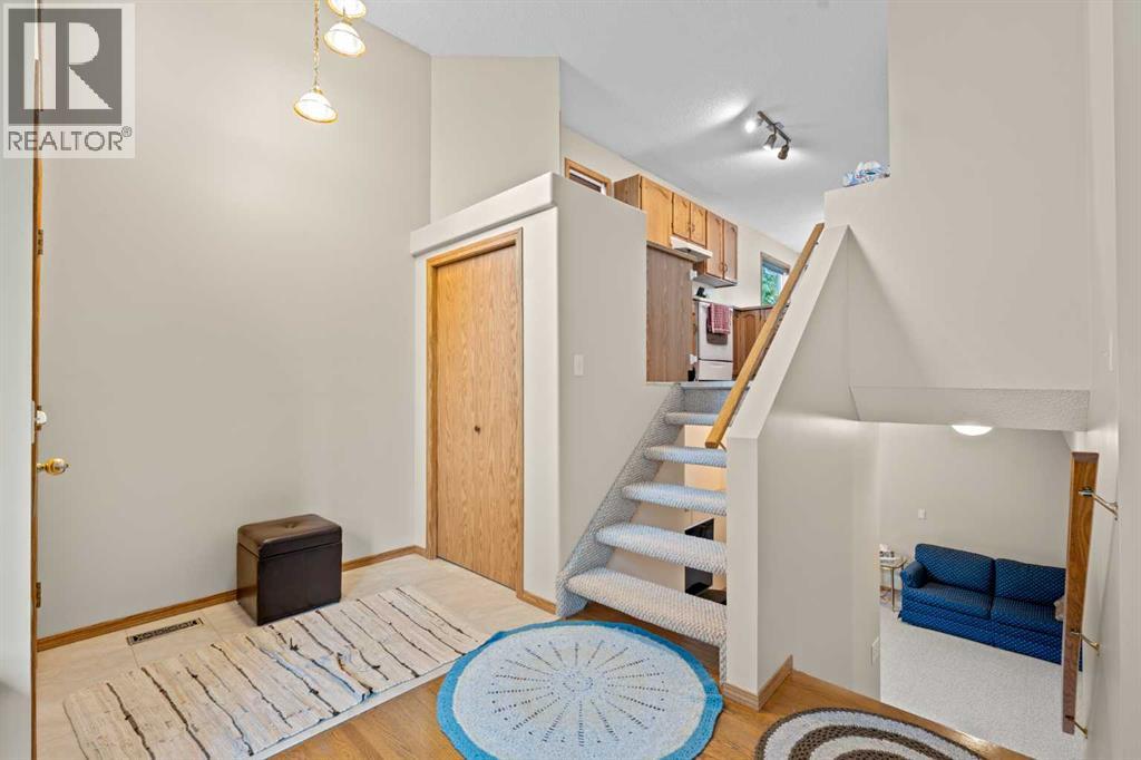 32 Country Hills Mews NW, Calgary, Alberta  T3K 4S4 - Photo 6 - A2344627