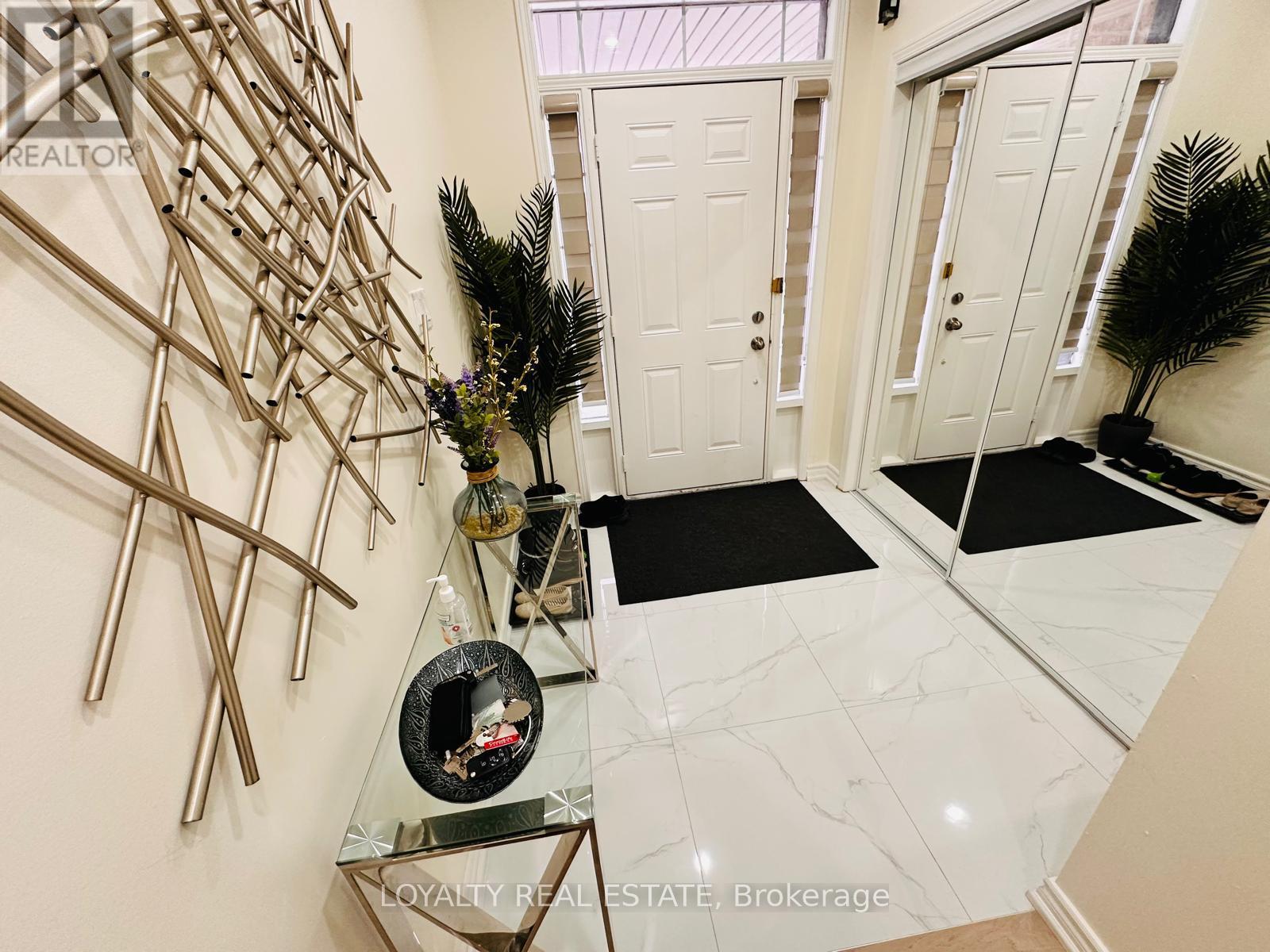 28 Thorp Crescent, Ajax, Ontario  L1T 0G9 - Photo 3 - E13827222