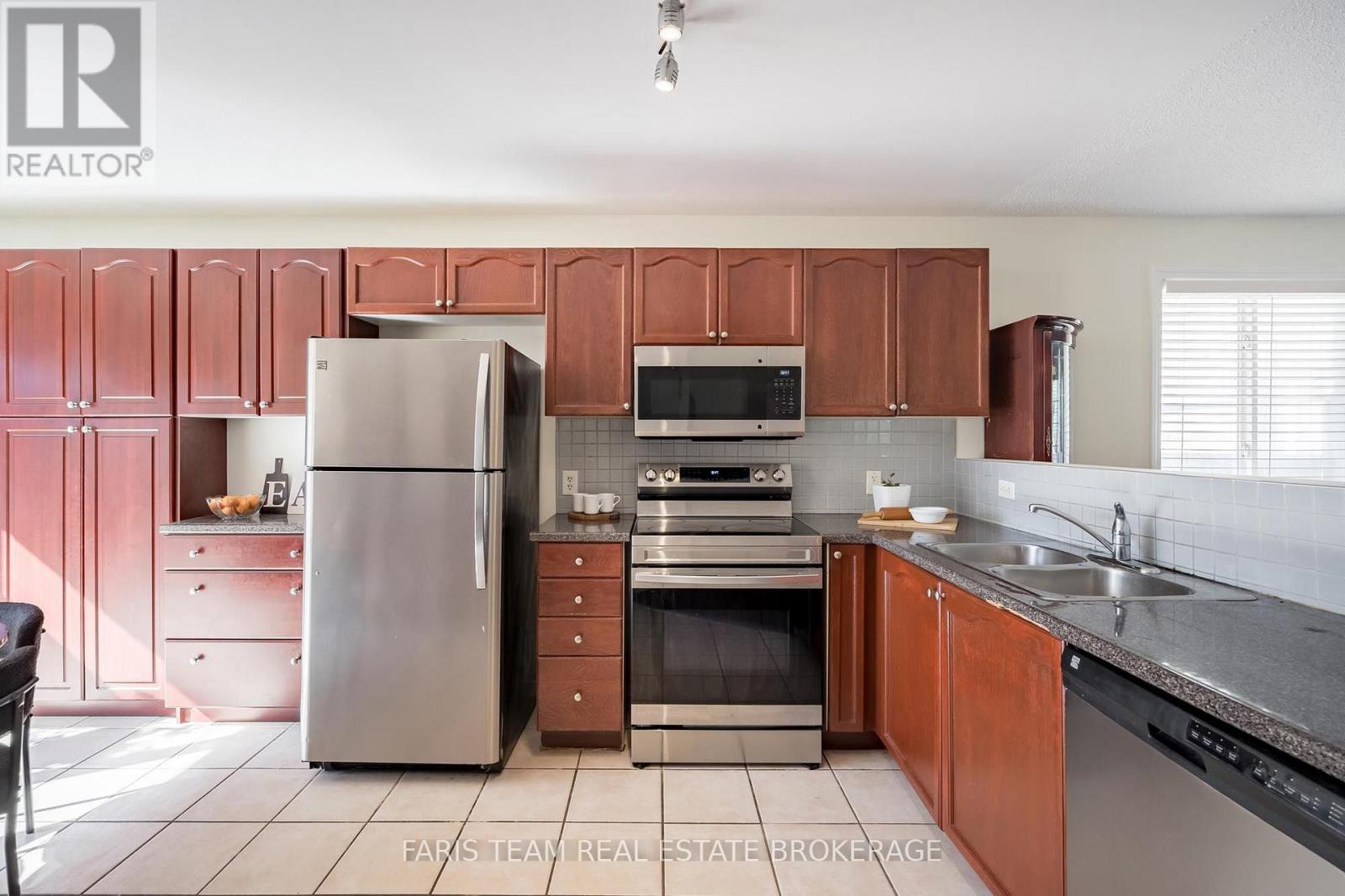 41 Irene Drive, Barrie (Painswick South), Ontario L4N 5Z1 - Photo 5 - S13827256
