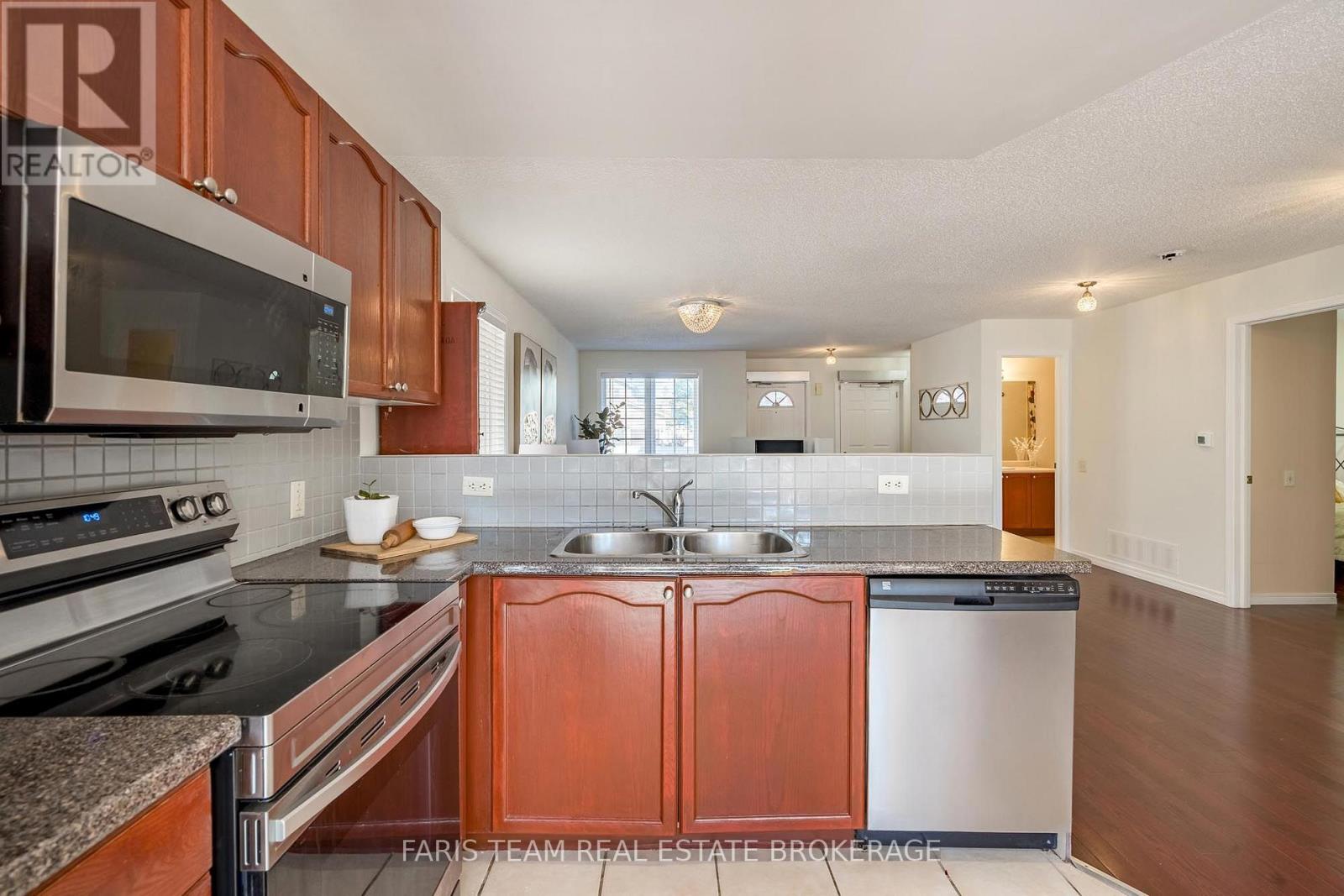41 Irene Drive, Barrie (Painswick South), Ontario L4N 5Z1 - Photo 7 - S13827256