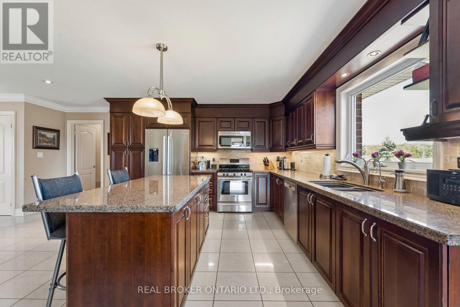 15191 Airport Road, Caledon, Ontario  L7C 2X9 - Photo 10 - W13827252