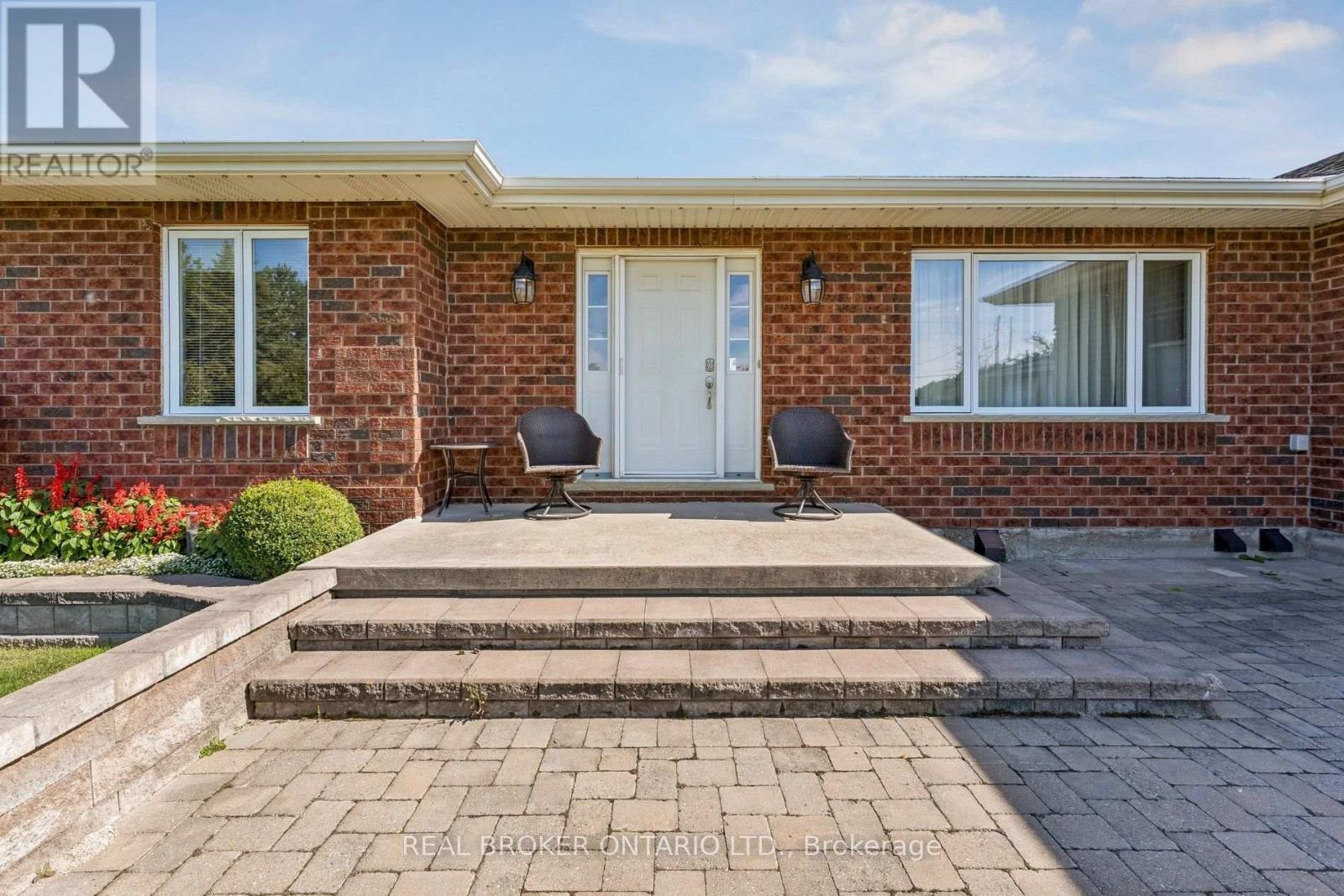 15191 Airport Road, Caledon, Ontario  L7C 2X9 - Photo 4 - W13827252