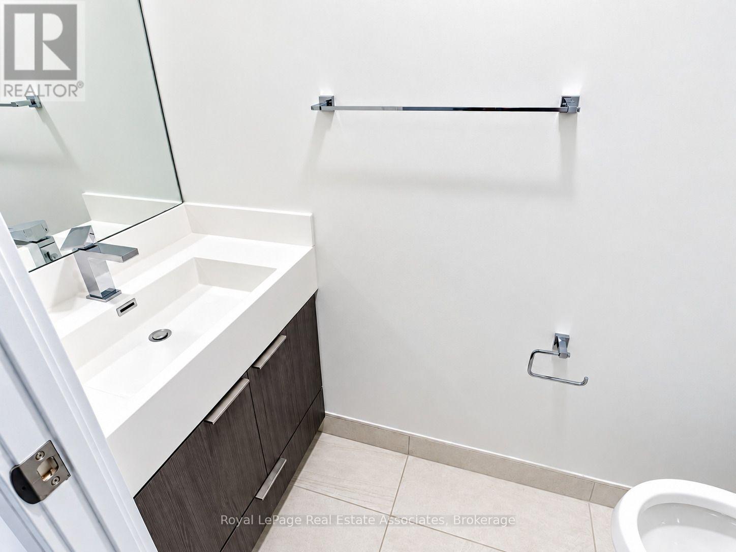 Ph2408 - 30 Samuel Wood Way, Toronto, Ontario  M9B 0C9 - Photo 11 - W13827292