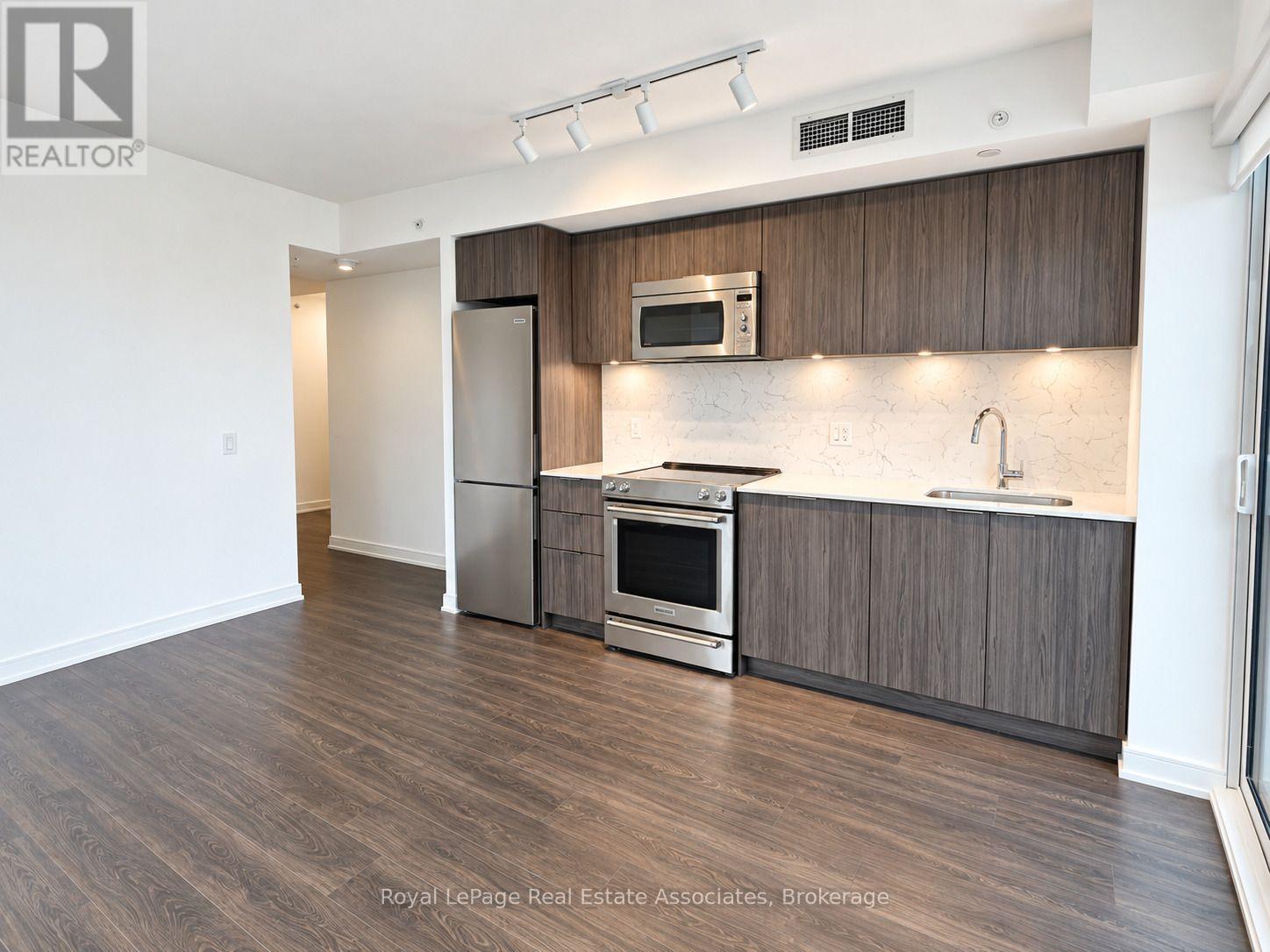 Ph2408 - 30 Samuel Wood Way, Toronto, Ontario  M9B 0C9 - Photo 4 - W13827292