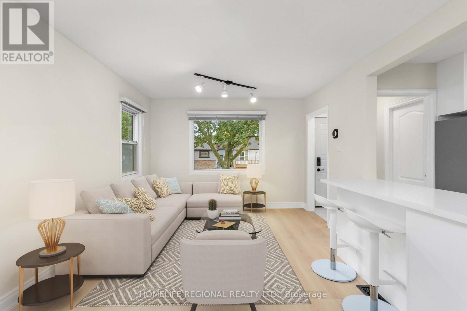 Main Level - 21 Acorn Avenue, Toronto, Ontario  M9B 3P7 - Photo 10 - W13827344