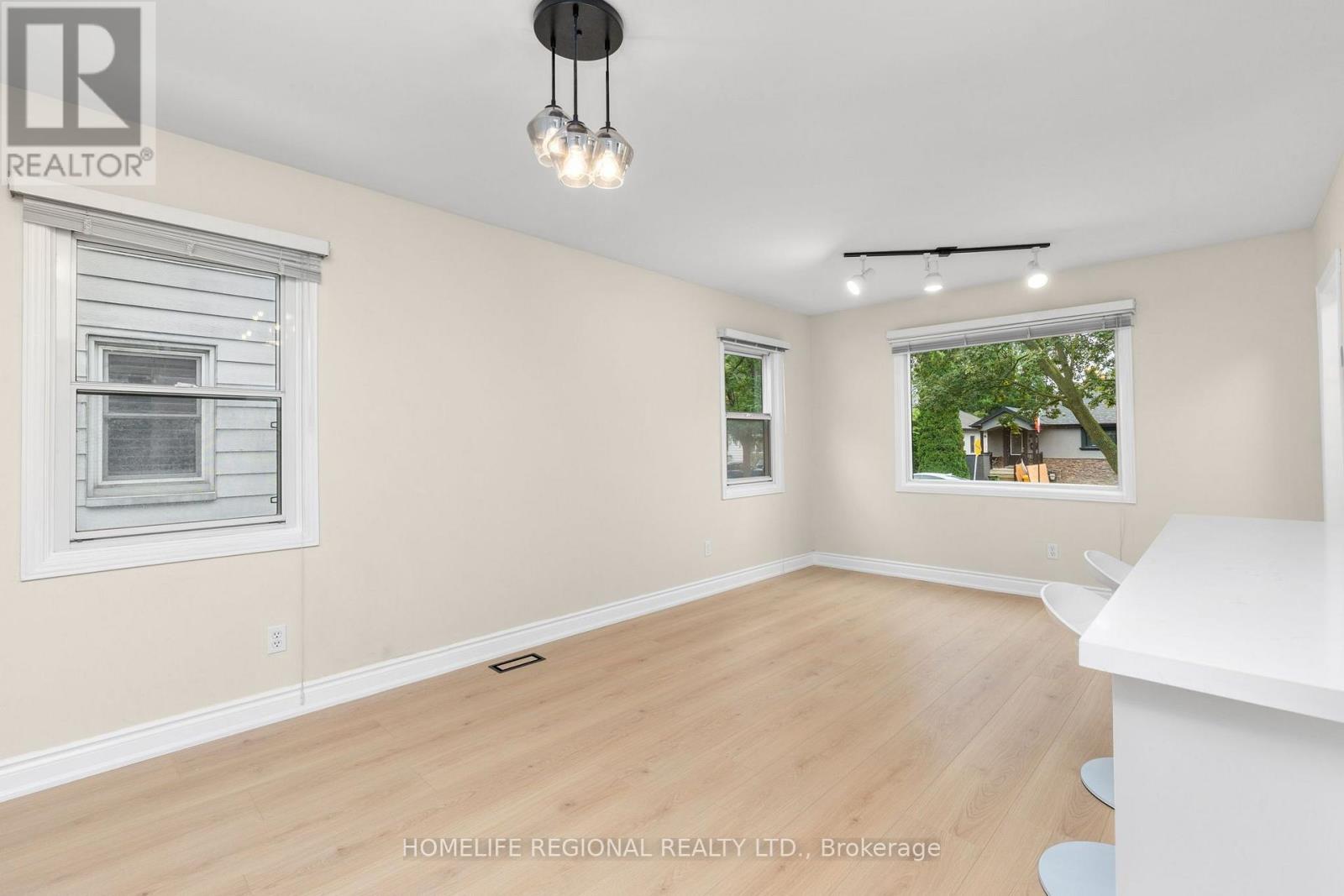 Main Level - 21 Acorn Avenue, Toronto, Ontario  M9B 3P7 - Photo 11 - W13827344