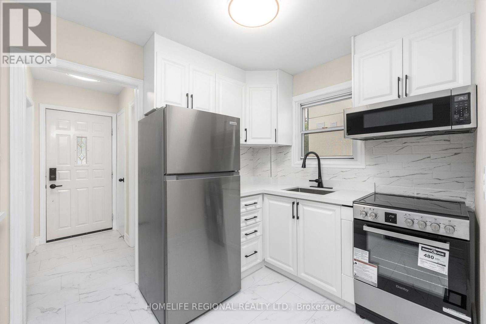 Main Level - 21 Acorn Avenue, Toronto, Ontario  M9B 3P7 - Photo 12 - W13827344