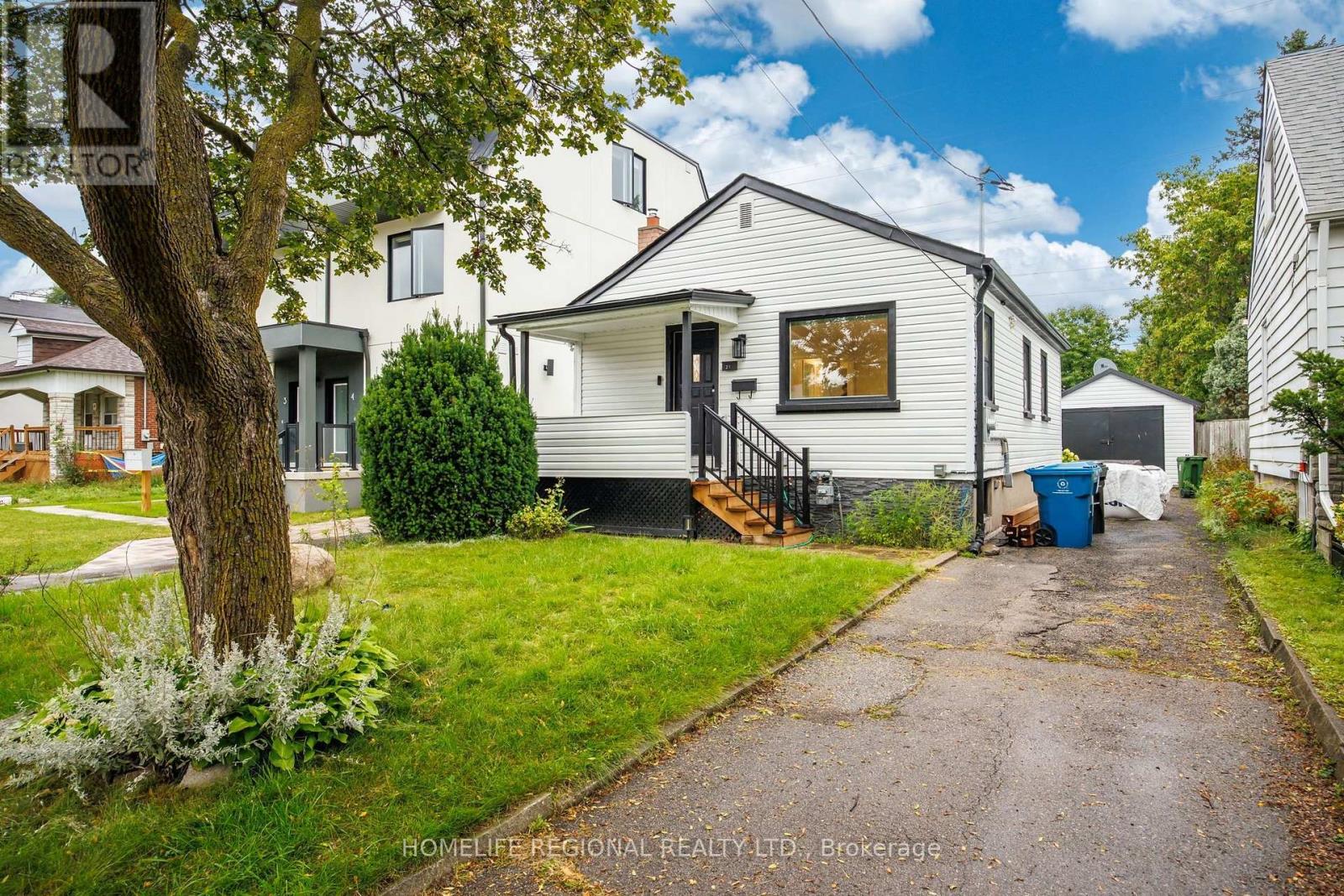 Main Level - 21 Acorn Avenue, Toronto, Ontario  M9B 3P7 - Photo 2 - W13827344