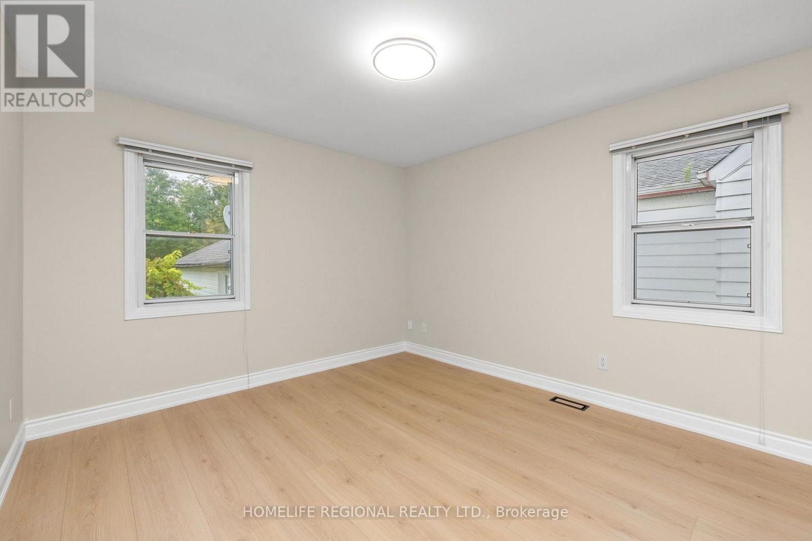 Main Level - 21 Acorn Avenue, Toronto, Ontario  M9B 3P7 - Photo 21 - W13827344