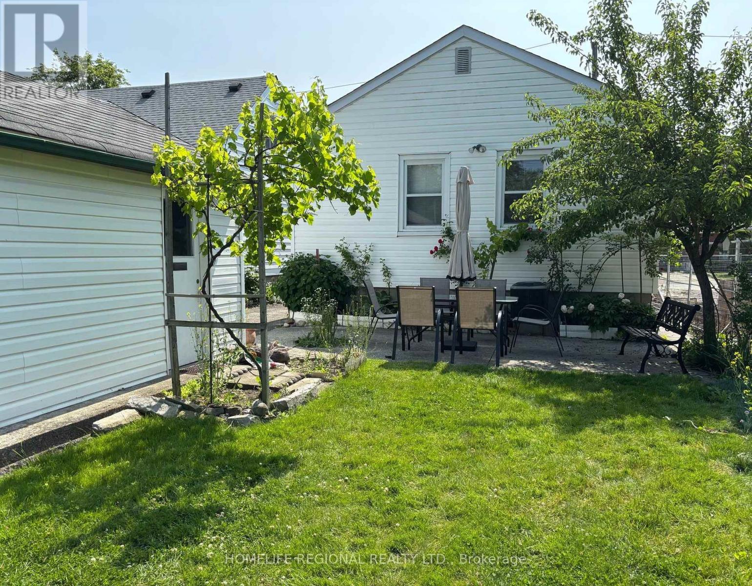 Main Level - 21 Acorn Avenue, Toronto, Ontario  M9B 3P7 - Photo 26 - W13827344