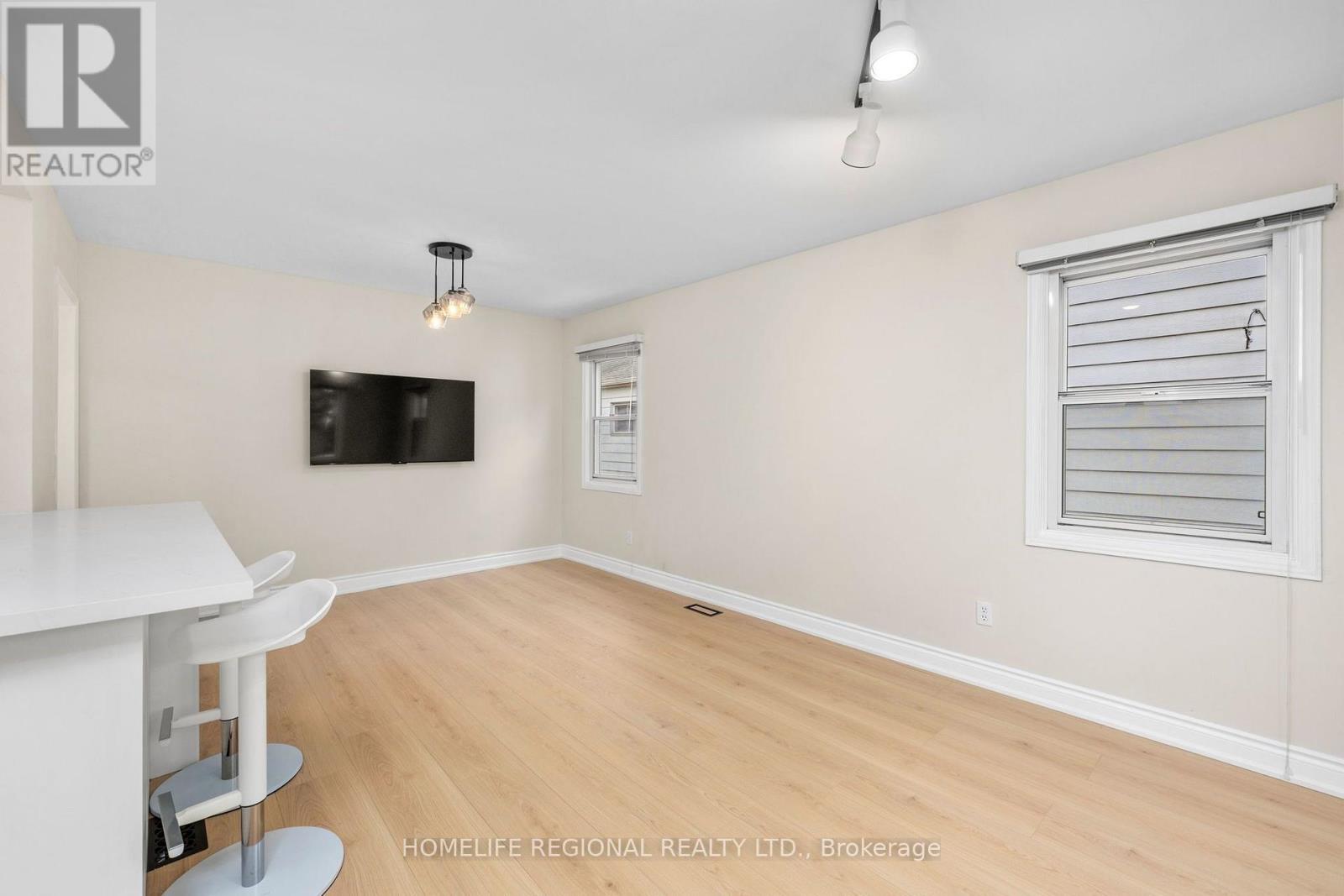 Main Level - 21 Acorn Avenue, Toronto, Ontario  M9B 3P7 - Photo 5 - W13827344