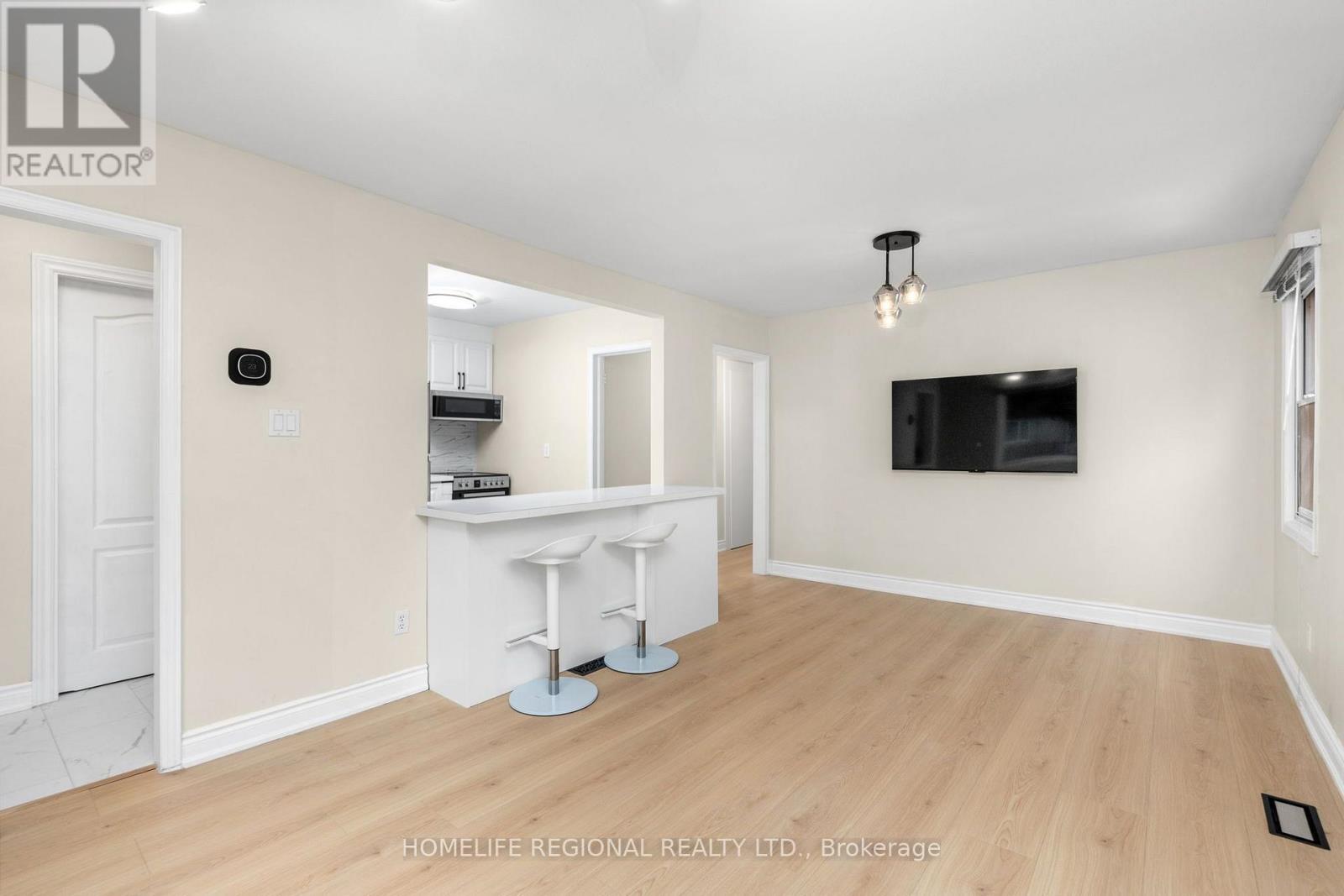 Main Level - 21 Acorn Avenue, Toronto, Ontario  M9B 3P7 - Photo 7 - W13827344