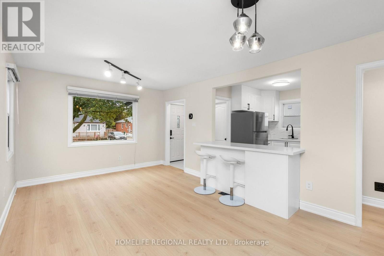 Main Level - 21 Acorn Avenue, Toronto, Ontario  M9B 3P7 - Photo 8 - W13827344