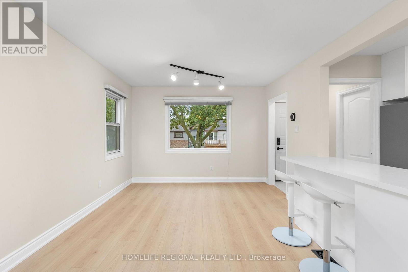 Main Level - 21 Acorn Avenue, Toronto, Ontario  M9B 3P7 - Photo 9 - W13827344
