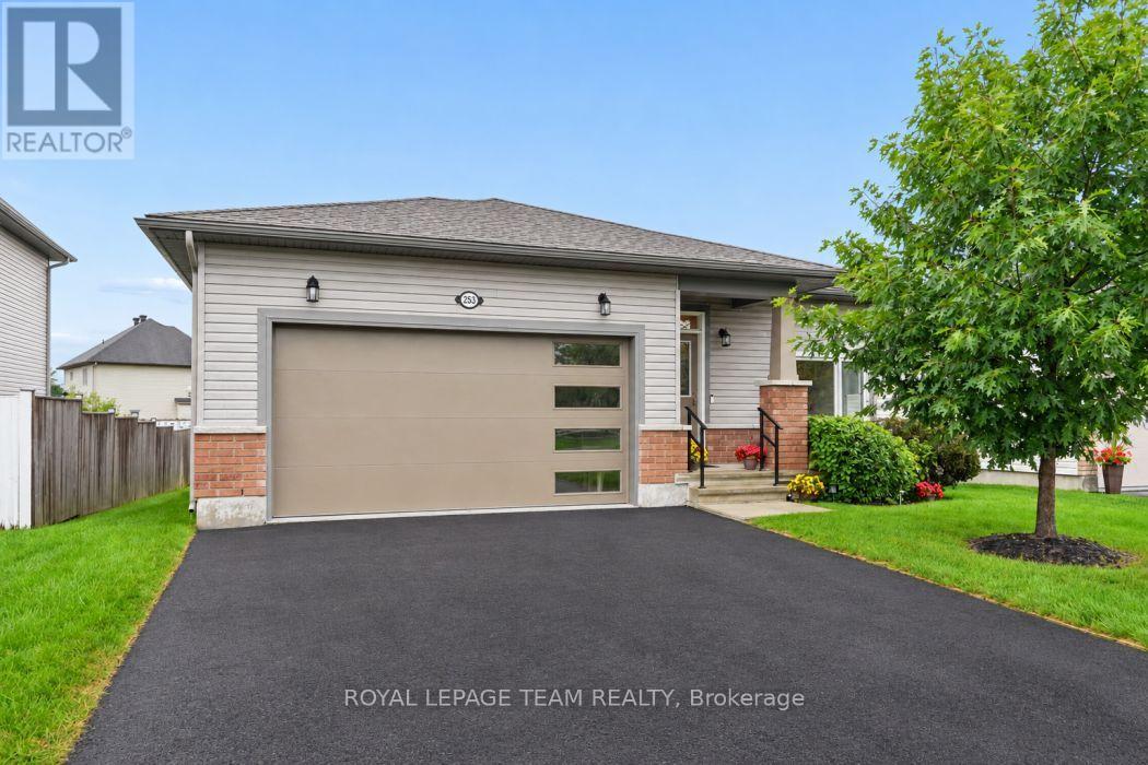 253 Edey Street, Arnprior, Ontario  K7S 0G3 - Photo 2 - X13768366