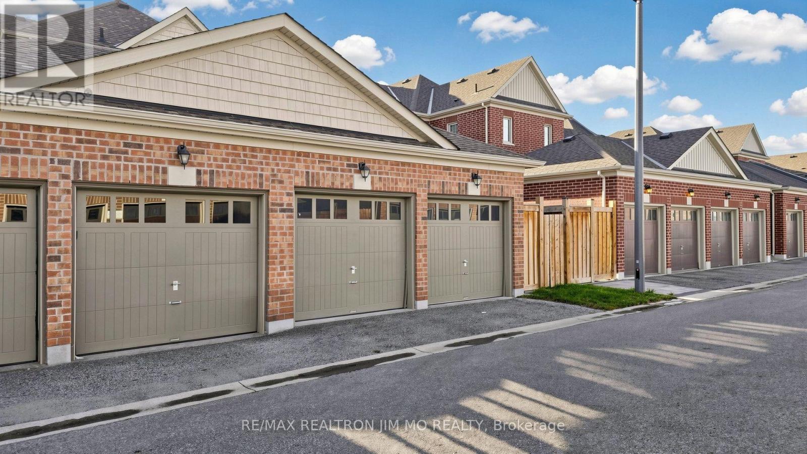 11 Carratuck Street, East Gwillimbury, Ontario  L9N 0S5 - Photo 3 - N13826936