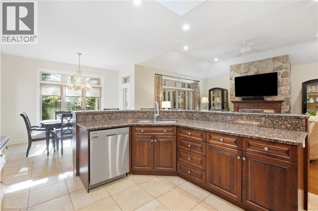 4 Summit Drive, Waterdown, Ontario  L8B 0E4 - Photo 14 - 40866414