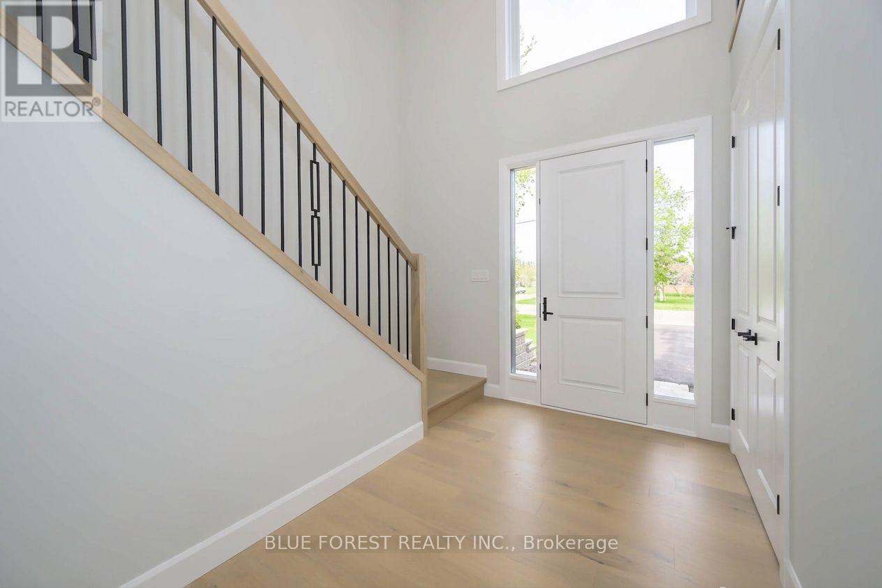 619 Lions Park Drive, Strathroy-Caradoc, Ontario  N0L 1W0 - Photo 2 - X13827422