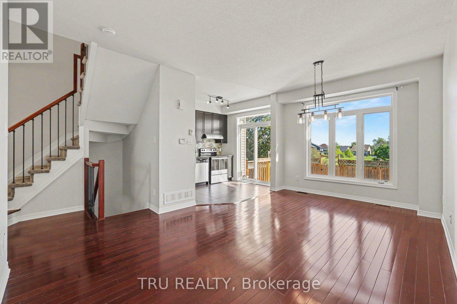 641 Sunburst Street, Ottawa, Ontario  K1T 0L1 - Photo 4 - X13827404