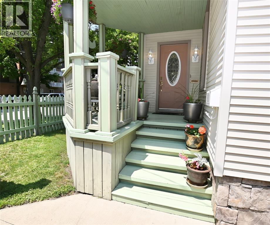 204 VIDAL STREET South Sarnia Ontario Canada N7T2T5 3