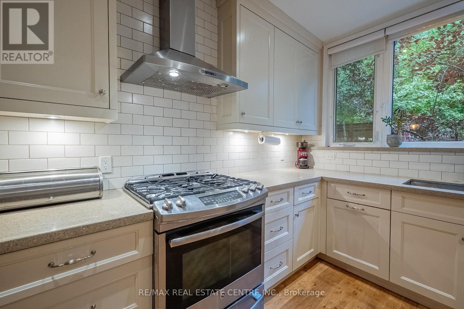 283 Plains Road W, Burlington, Ontario  L7T 1G1 - Photo 17 - W13827410