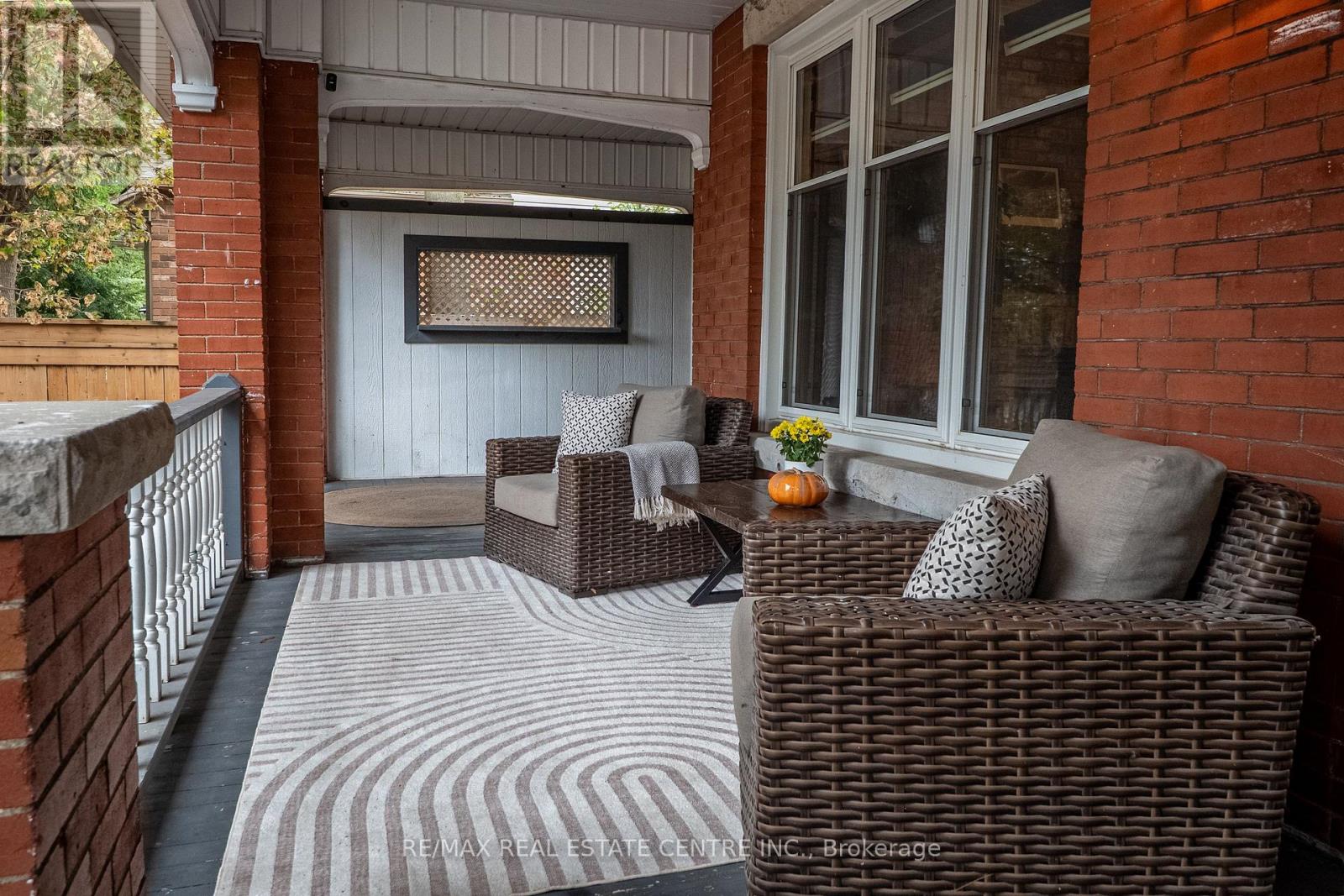 283 Plains Road W, Burlington, Ontario  L7T 1G1 - Photo 4 - W13827410