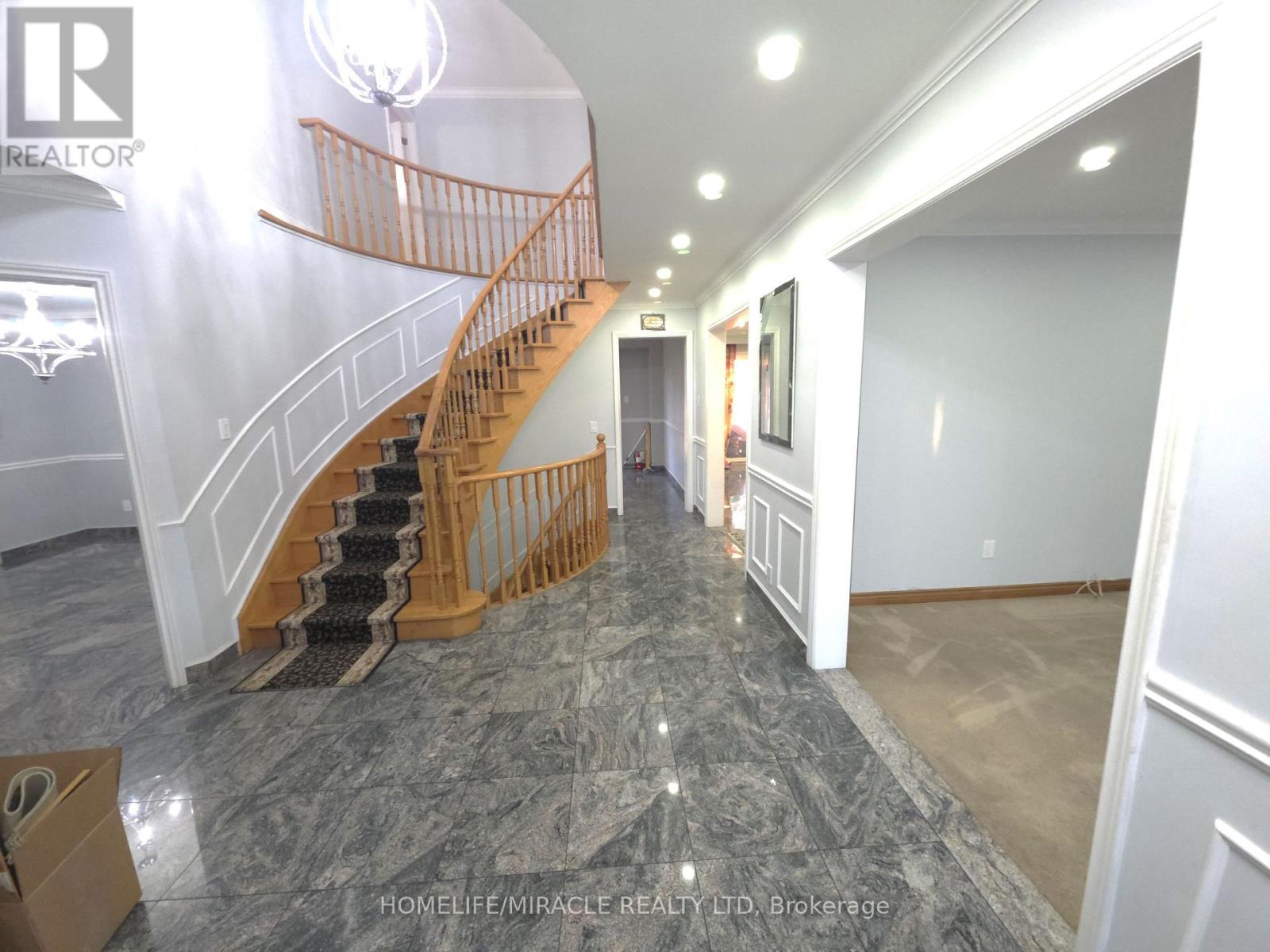 36 Kearney Drive, Toronto, Ontario  M9W 5J8 - Photo 3 - W13827462