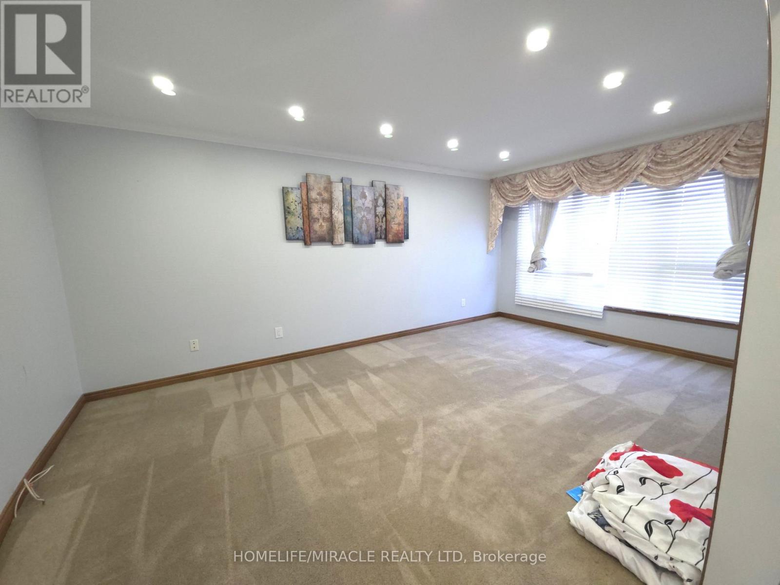 36 Kearney Drive, Toronto, Ontario  M9W 5J8 - Photo 4 - W13827462