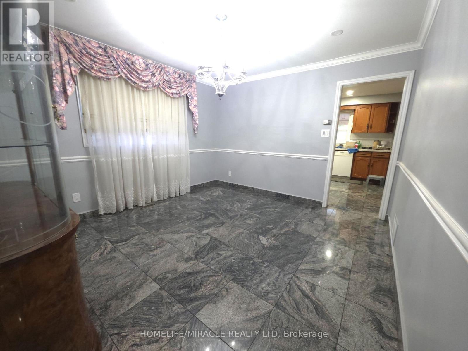 36 Kearney Drive, Toronto, Ontario  M9W 5J8 - Photo 5 - W13827462