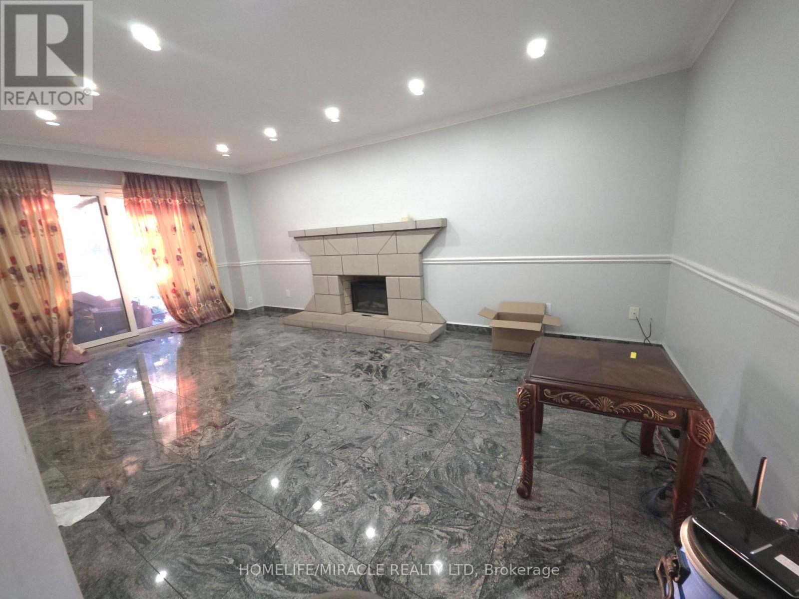 36 Kearney Drive, Toronto, Ontario  M9W 5J8 - Photo 6 - W13827462