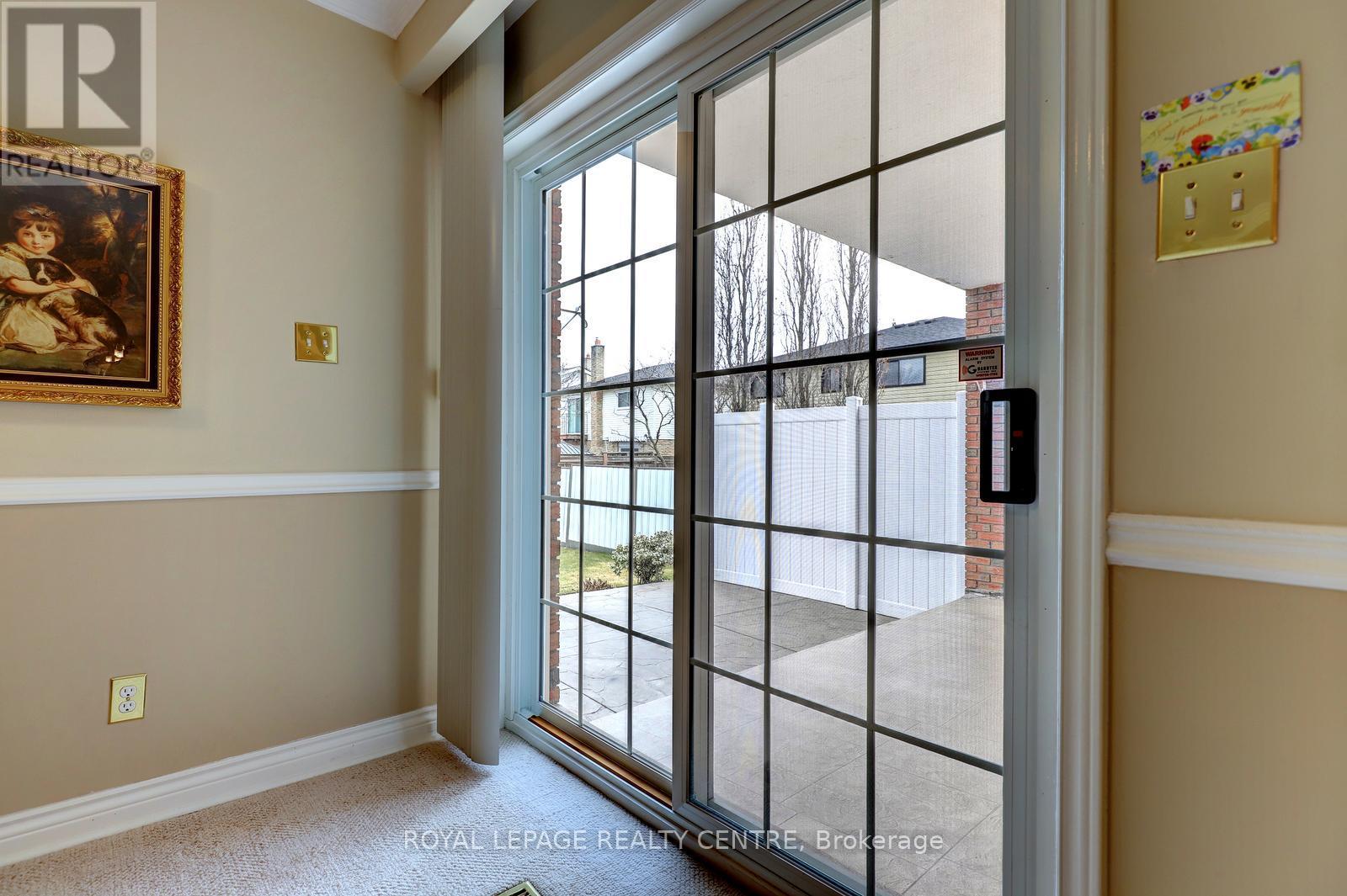 2405 Rosemary Drive, Mississauga, Ontario  L5C 1X1 - Photo 20 - W13827466