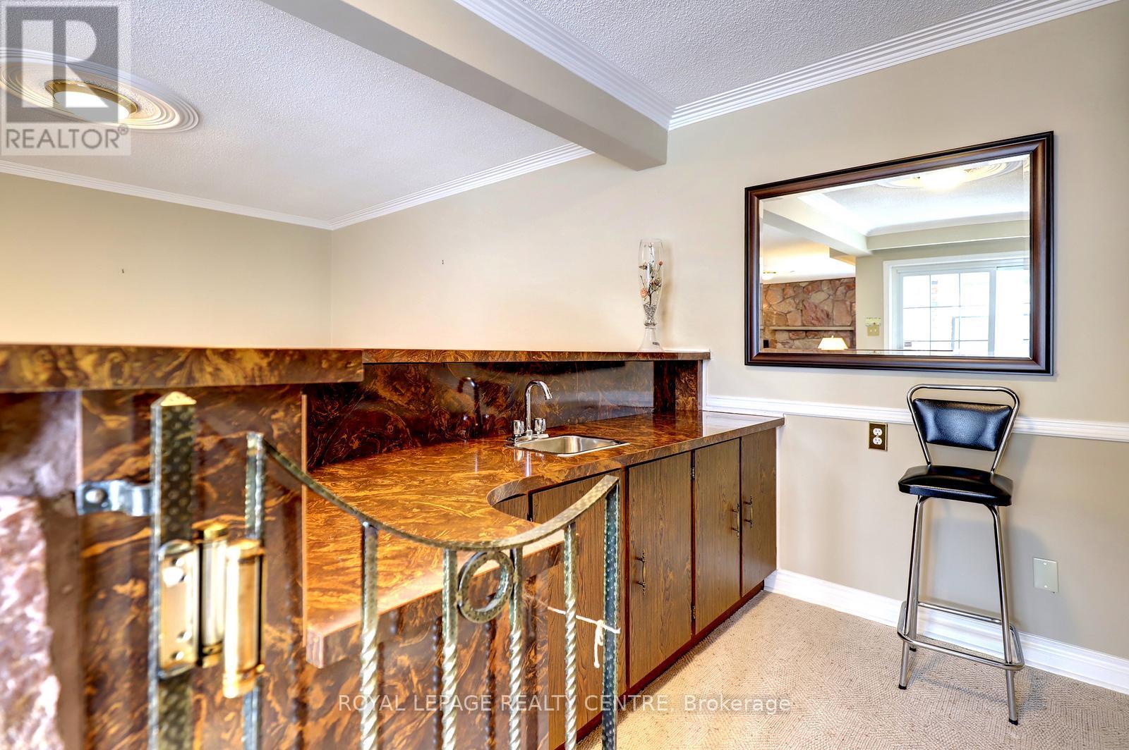 2405 Rosemary Drive, Mississauga, Ontario  L5C 1X1 - Photo 21 - W13827466