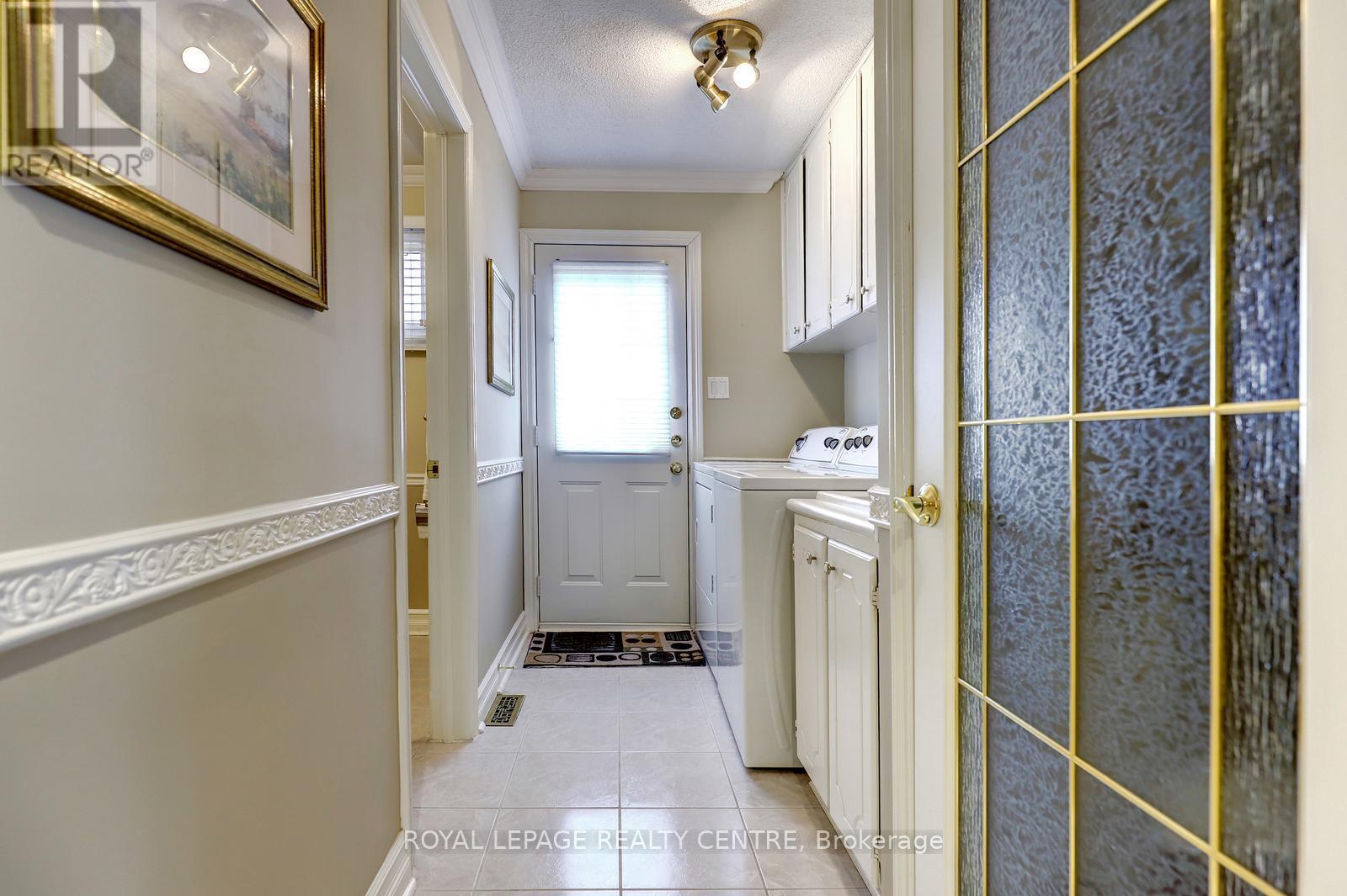 2405 Rosemary Drive, Mississauga, Ontario  L5C 1X1 - Photo 24 - W13827466