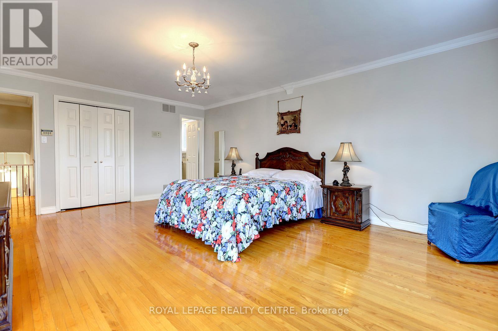 2405 Rosemary Drive, Mississauga, Ontario  L5C 1X1 - Photo 28 - W13827466